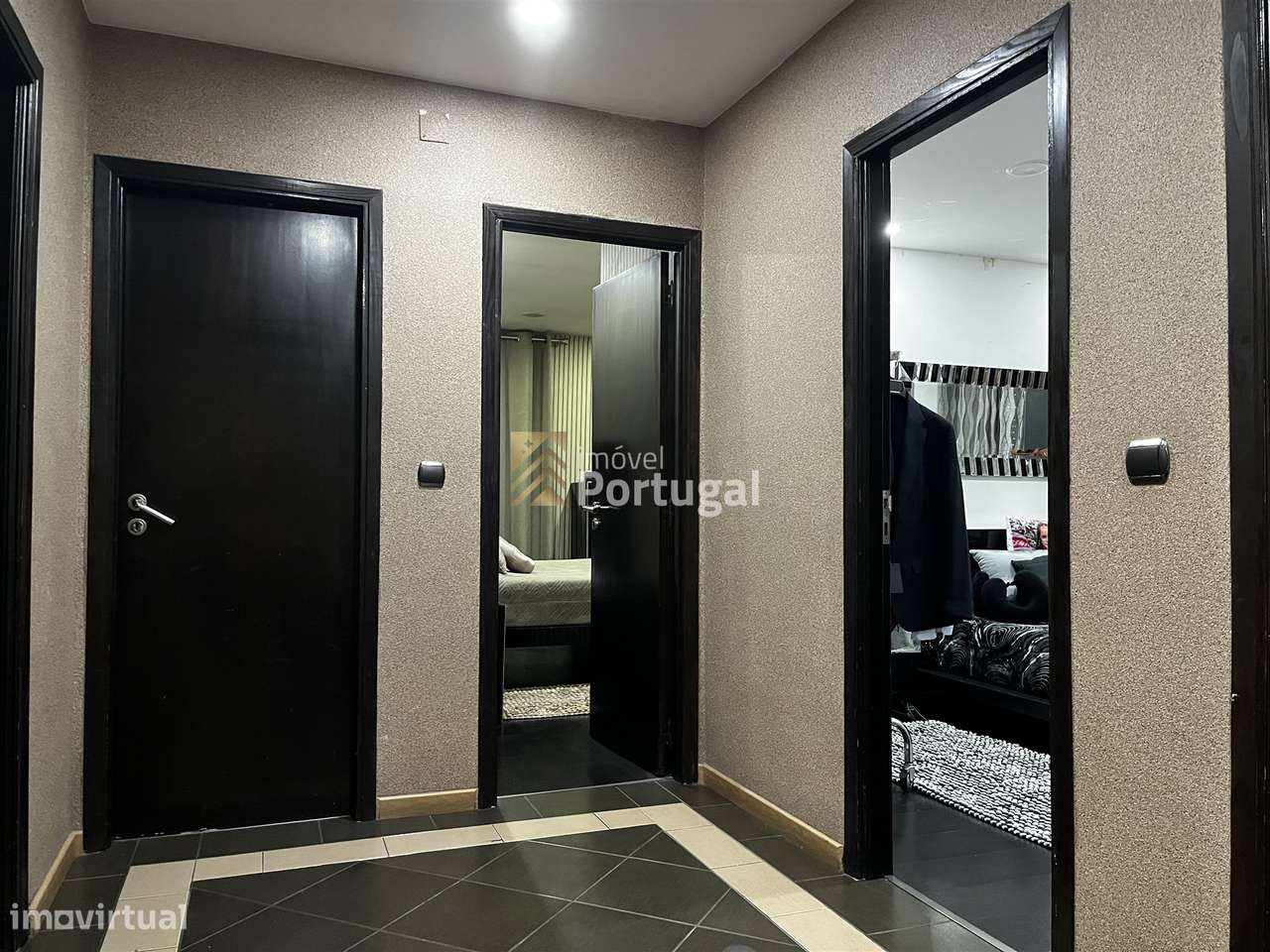 Amplo Ap. T4 Equipado, Prédio com Garagem Box e 2 Elevadores-23