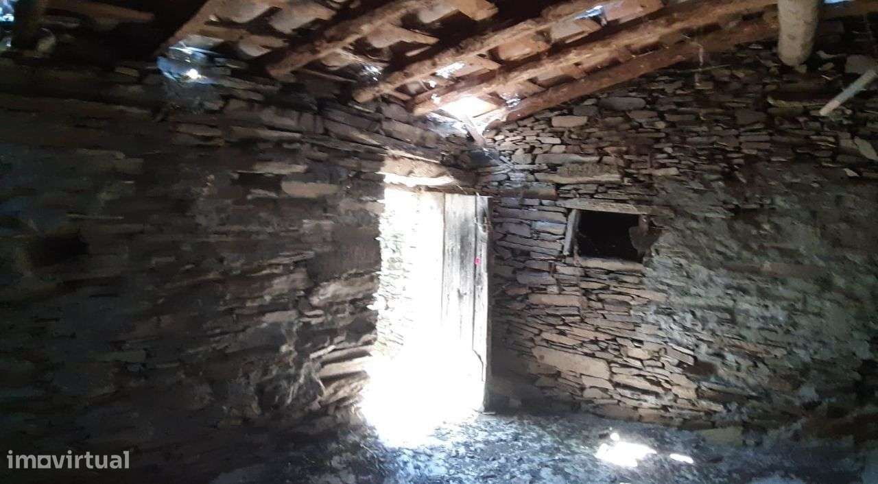 Terreno com 881m² situado na Quinta da Cornalheira, Mêd - Grande imagem: 5/13