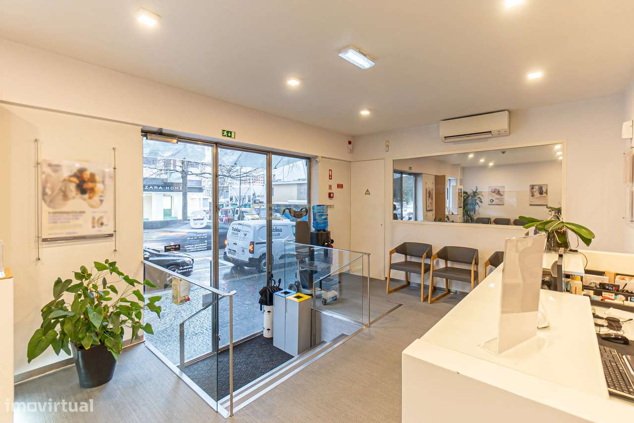 Loja em frente à Zara Home, à Rotunda da Boavista - Grande imagem: 4/21