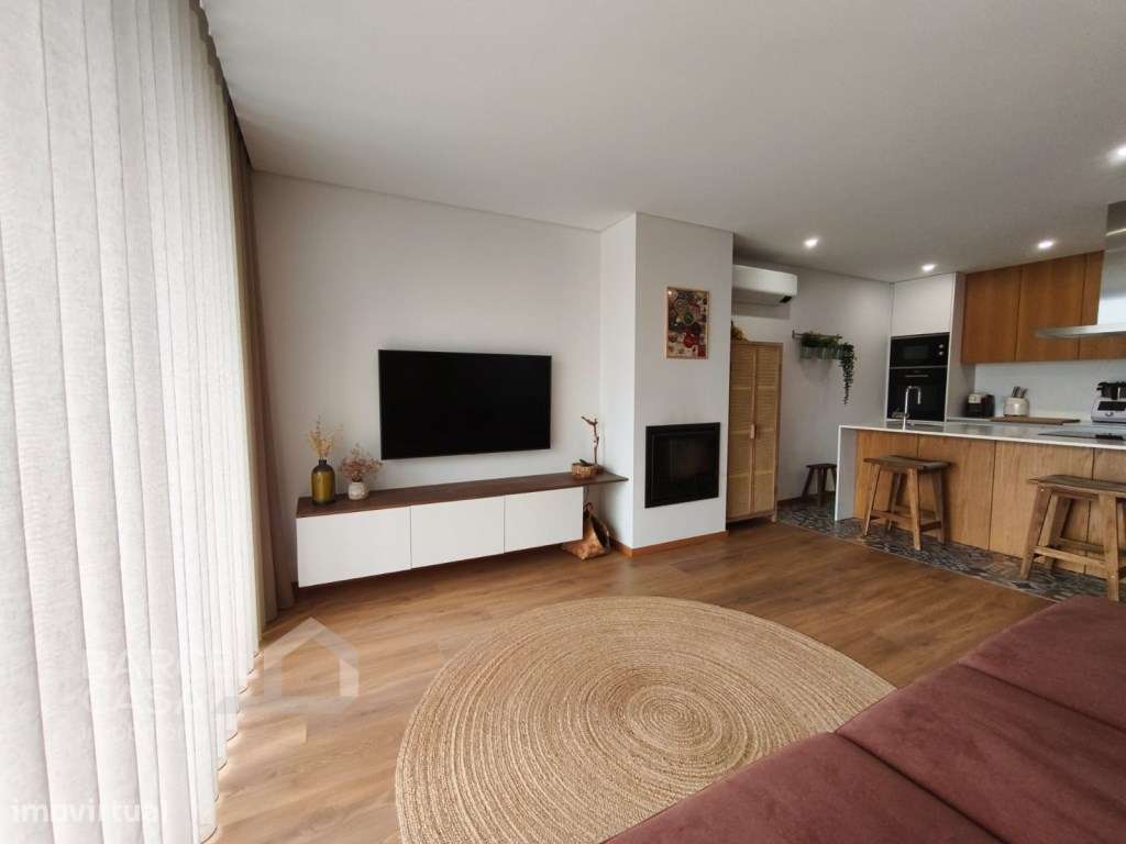 Oportunidade Única: Moradia T3 Térrea Semi-Nova em Manhente!-2