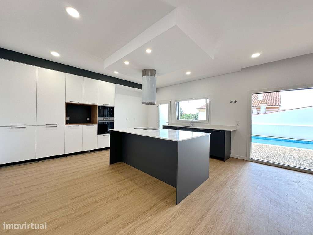 Moradia T4 Térrea a Venda em Azeitão - Grande imagem: 1/44