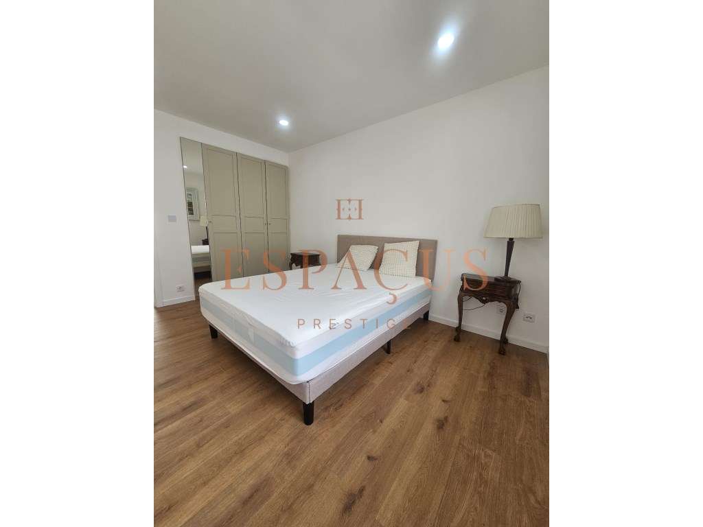 Apartamento T2 com Terraço no Coração do Centro Histórico-20