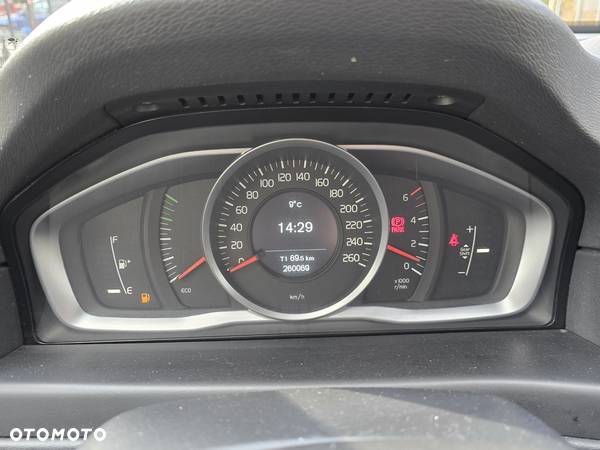 Volvo XC 70 2.4D AWD Momentum - 21