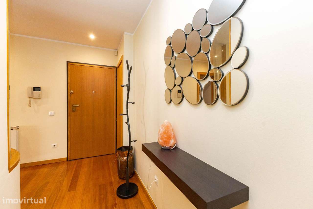 T3 Último Piso c/ Varanda, Garagem e Arrumos. Av. Altino Coelho,...-1