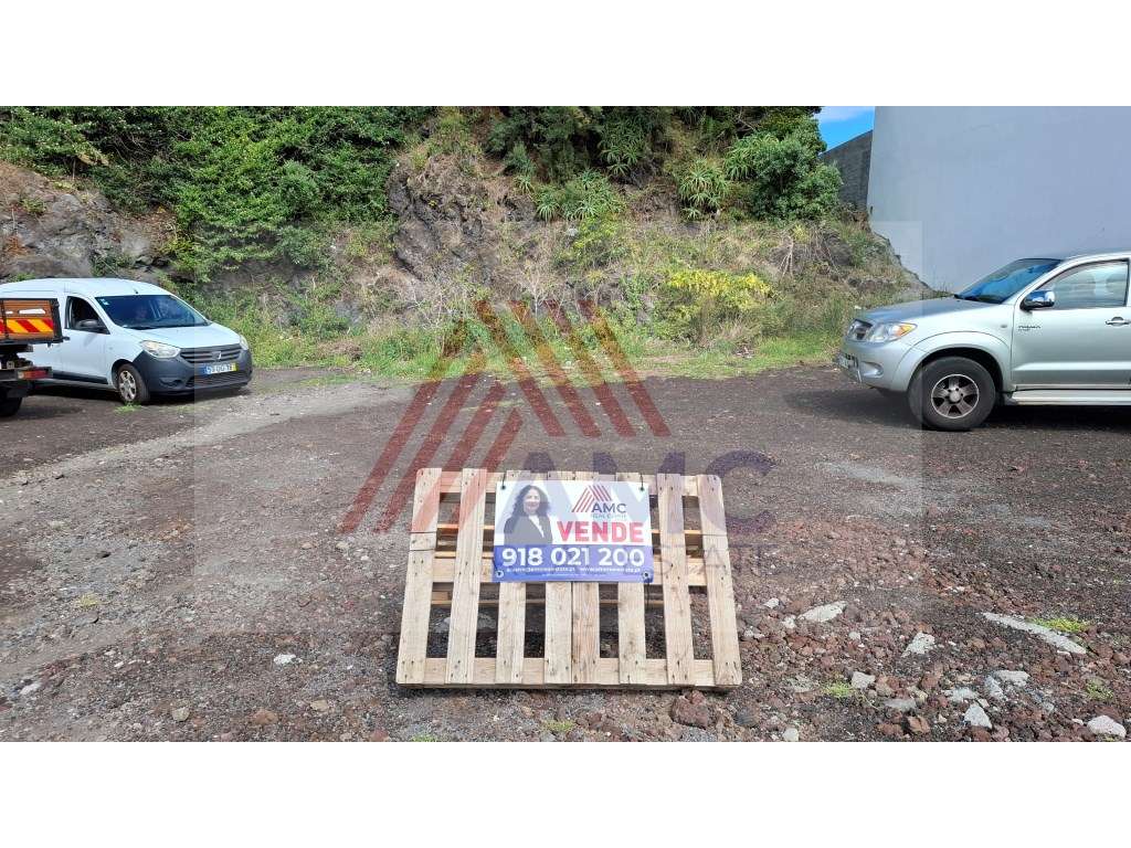 VENDE-SE TERRENO URBANO P/CONSTRUÇÃO NO CENTRO DA VILA DA MADALENA-0