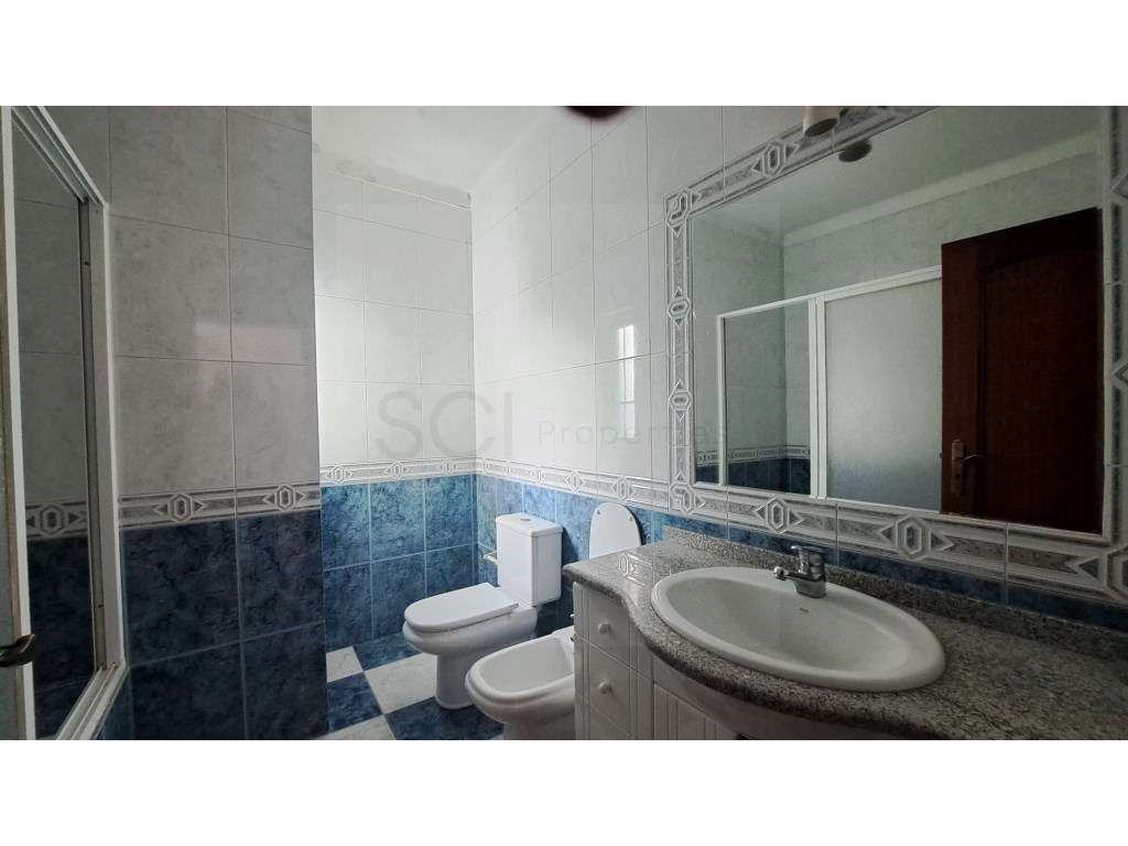 Moradia T3 +1 independente com garagem e piscina em Sesimbra-26