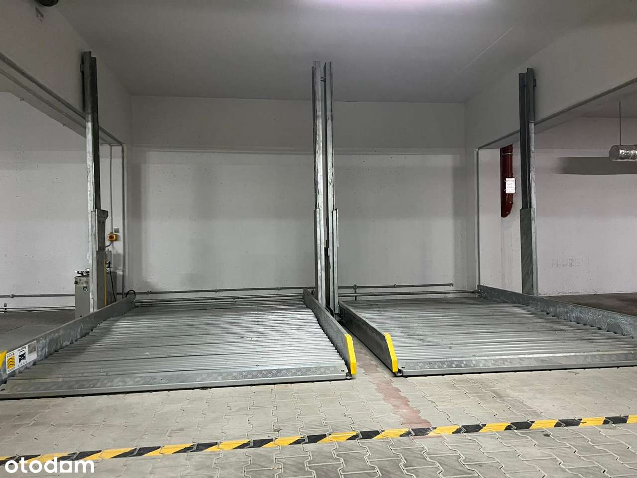Komfortowe miejsce postojowe na dwa samochody w garażu podziemnym - Pełny obrazek: 2/7