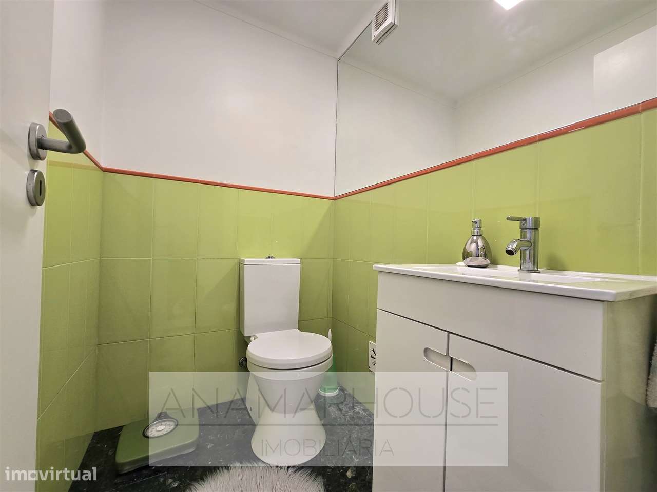T2 Remodelado com Box para 2 Carros | Open Space 37m² | Vista Verde |-10