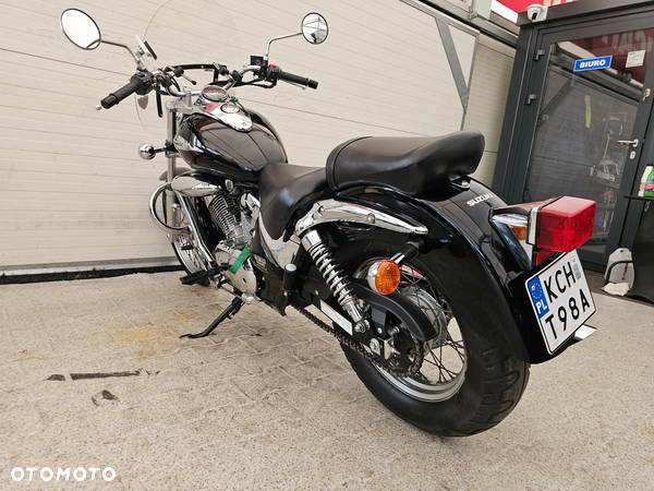 Suzuki Intruder - 17