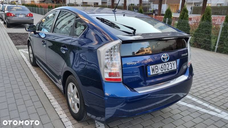 Toyota Prius (Hybrid) Executive - 3