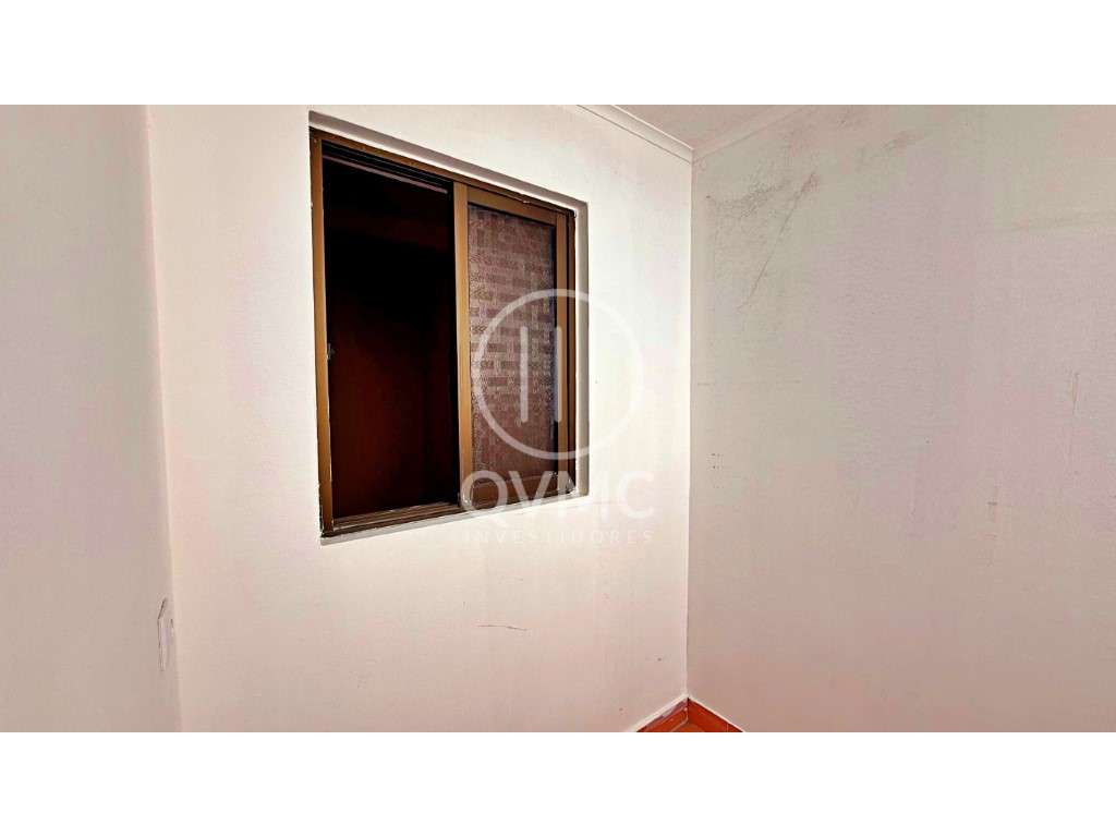 Moradia T2+1 em Mem Martins com logradouro-20