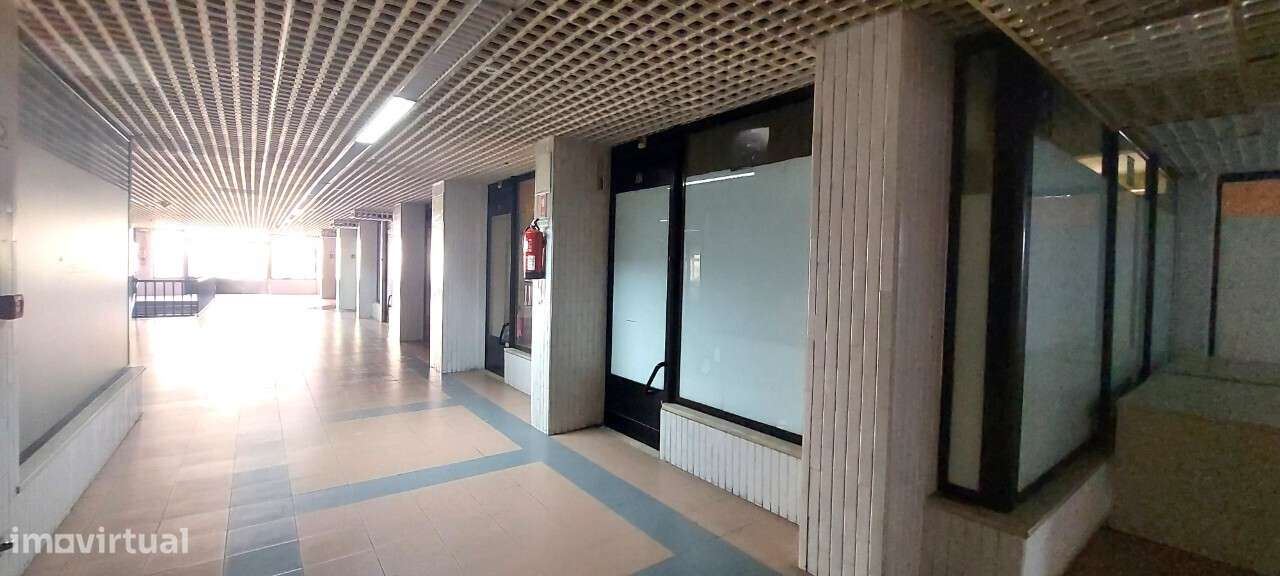 Espaço Comercial no Centro Comercial Académico em Viseu-13