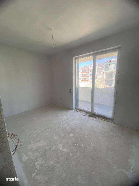 Oportunitate. Apartament 3 camere, terasa - Imagine principală: 2/3