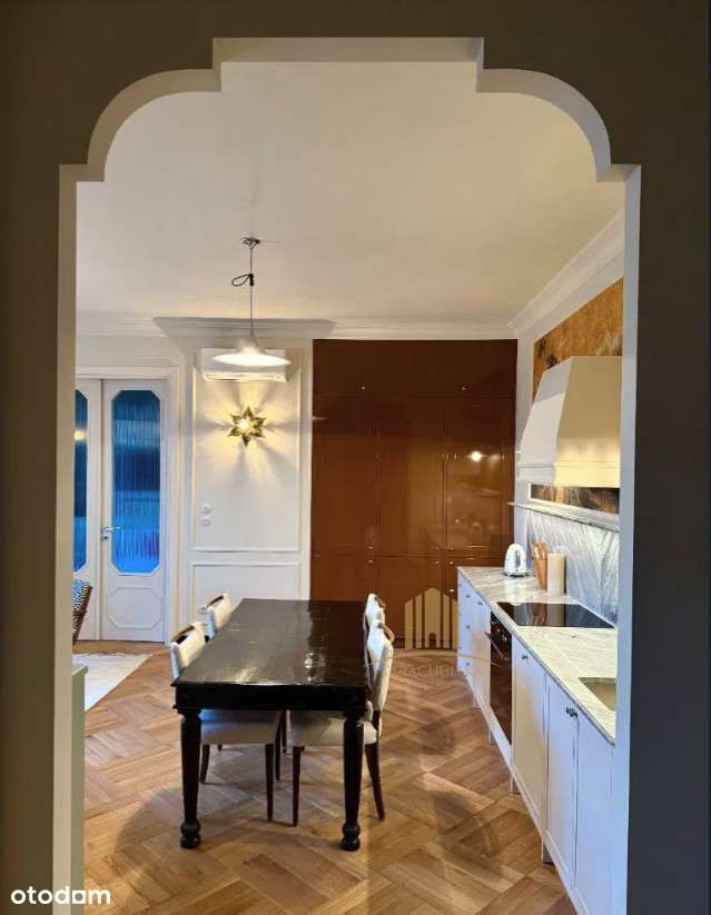 Tenement house | 3 bedrooms | AC | balcony