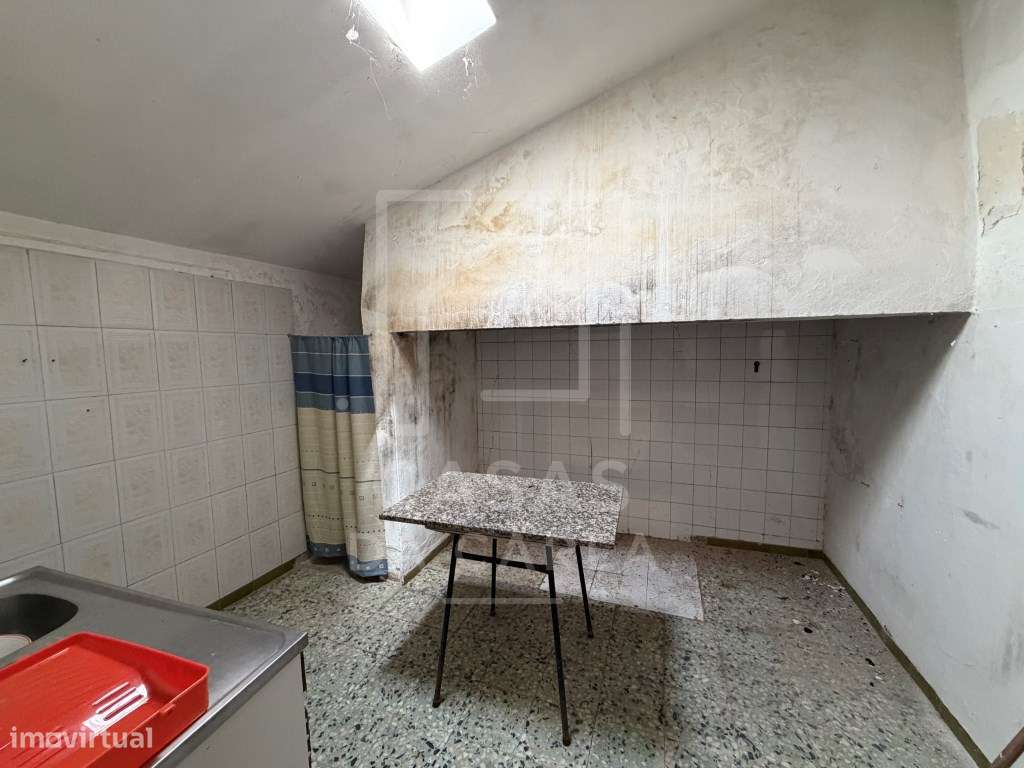 Moradia com espaço comercial com 657m2 em Albergaria dos Fusos-15
