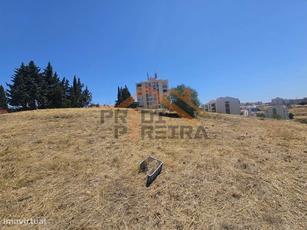 Situado na Ramada, 1800 m² terreno - Excelente Oportunidade de Inve...-4