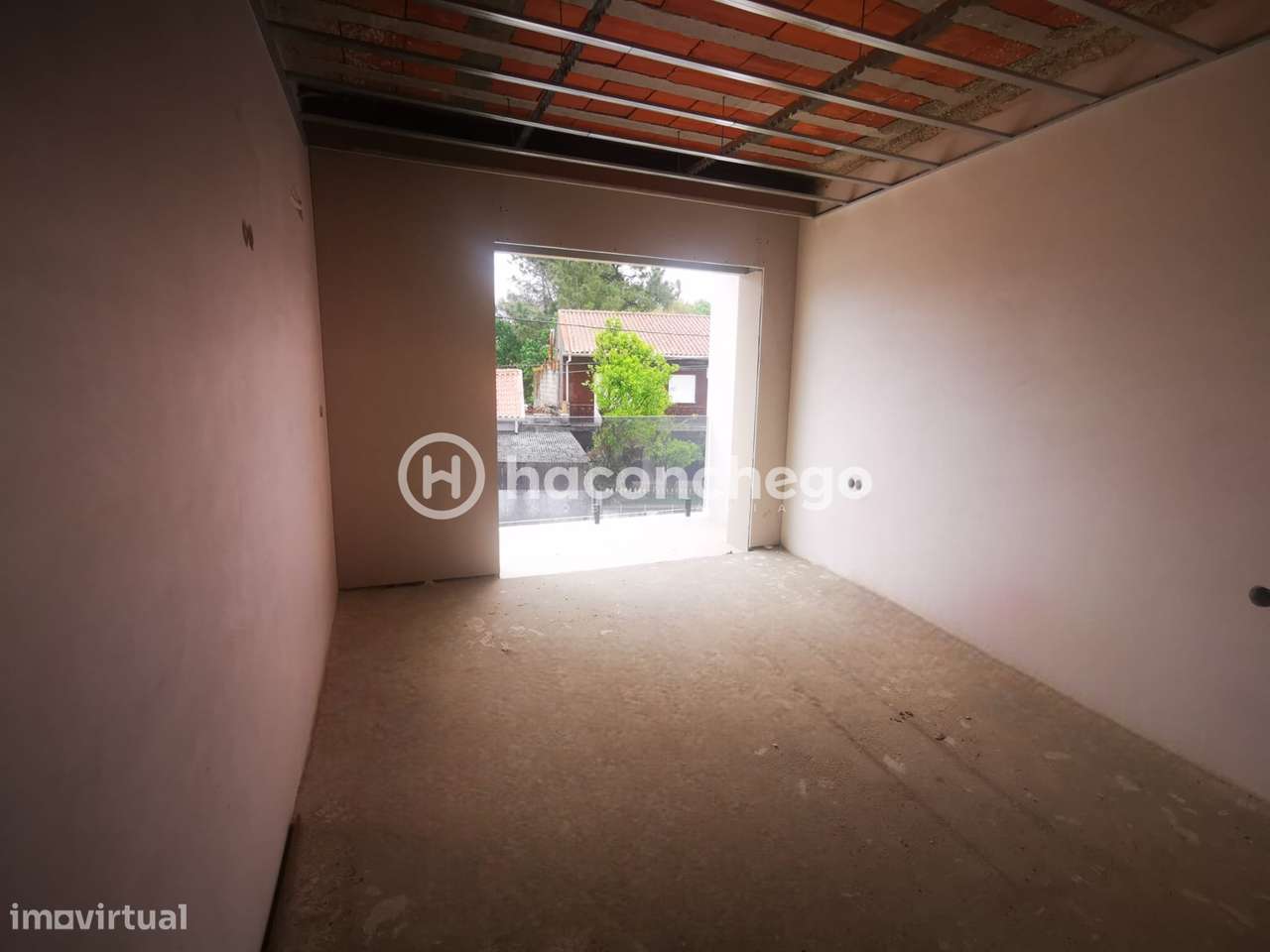 Apartamento T2 com logradouro e garagem Galegos Santa Maria Barcelos-9
