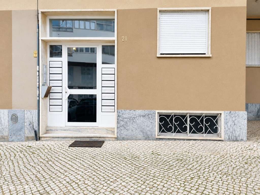 Apartamento T1 Renovado | Áreas Generosas | Paço de Arcos-7