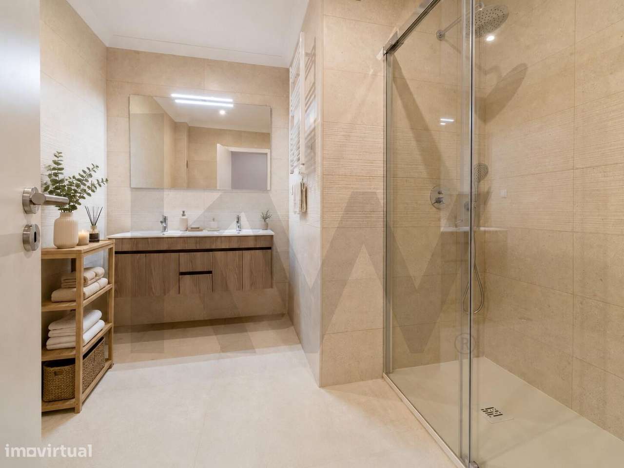 São Domingos de Benfica | Apartamento T2 Remodelado c/ varanda junto a-18