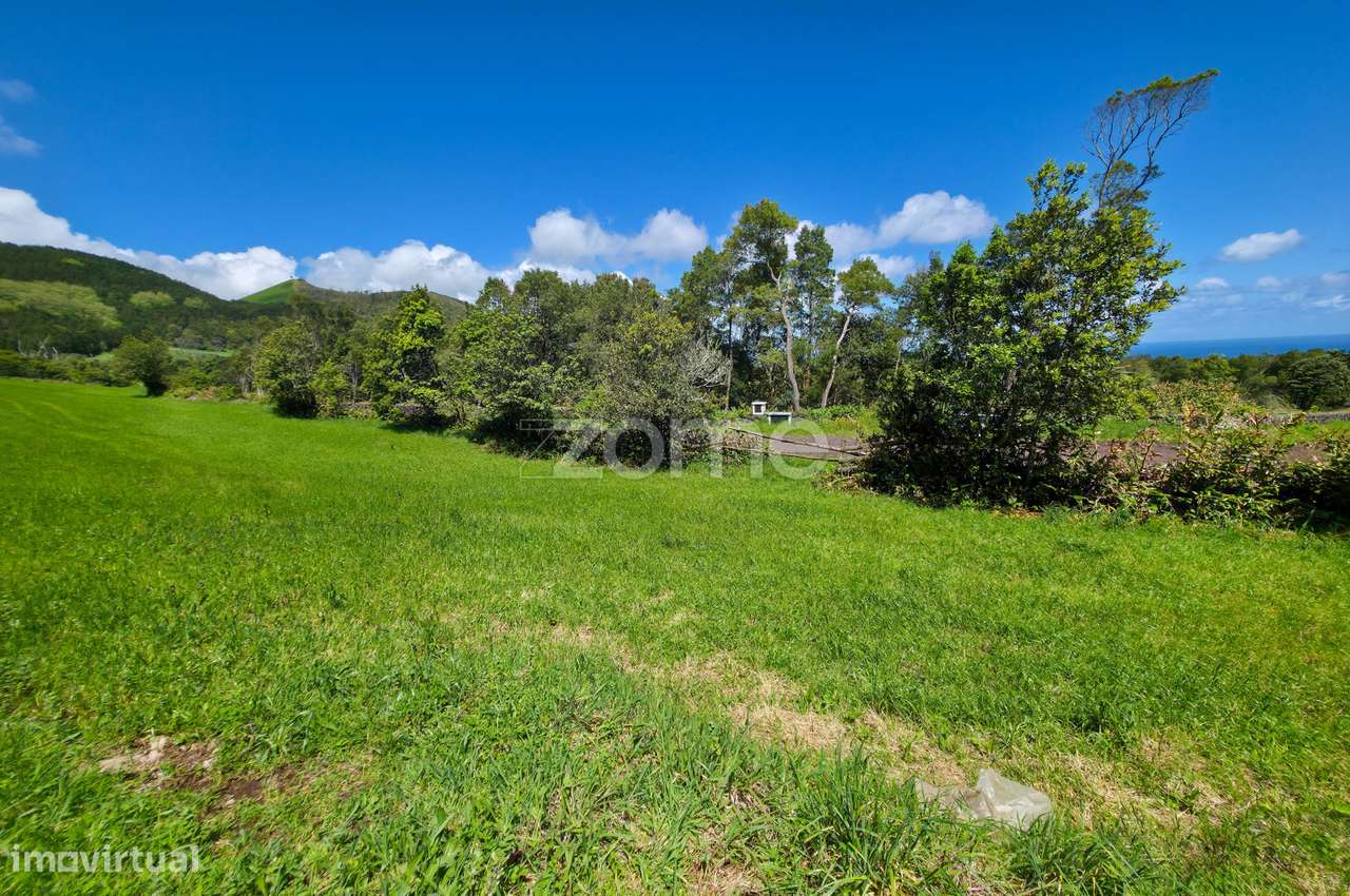Terreno Agrícola com Vista Panorâmica – Pico da Pedra e Batalha - Grande imagem: 3/21
