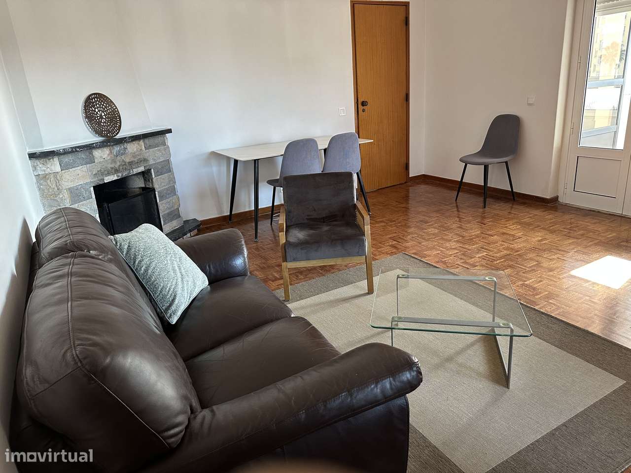 Simpático T1 renovado e mobilado - Grande imagem: 5/21