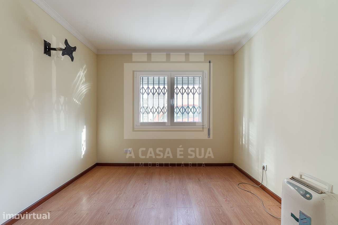 Apartamento T2 renovado em Mafamude no centro de Gaia-10