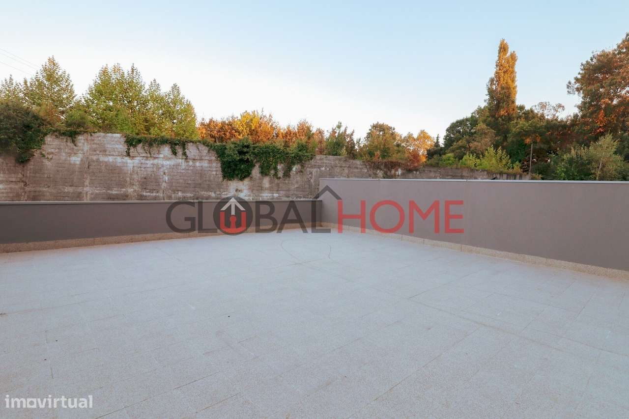 Apartamento T2 Renovado com Terraço em Fânzeres-17