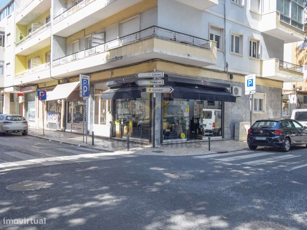 Loja no Centro de Algés junto ao Mercado de Algés-15