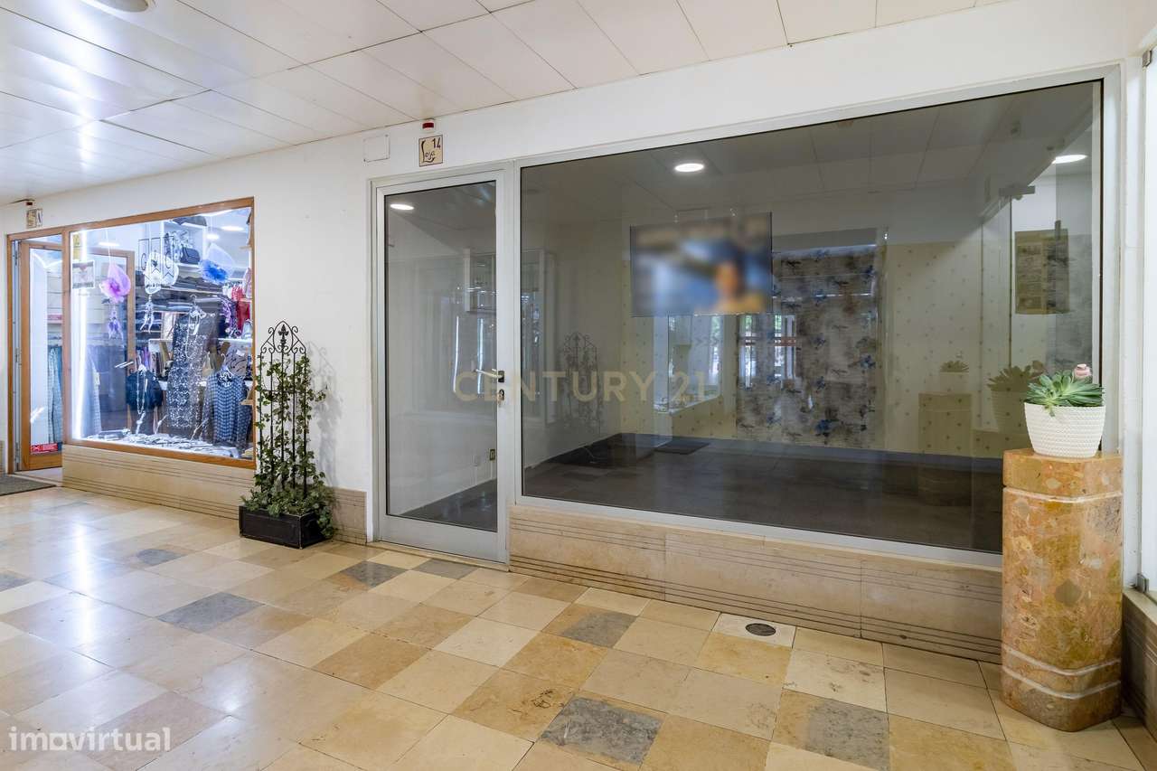 Loja para comércio no Centro Comercial de Alcobaça-5