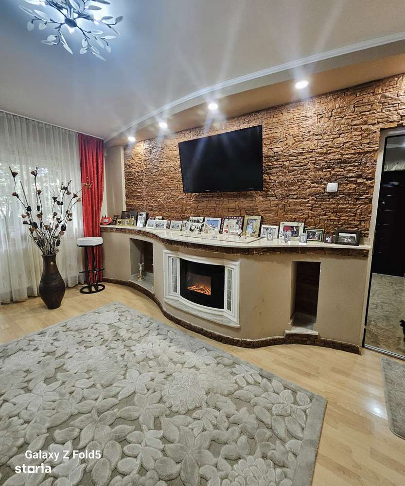 Apartament spațios tip PC – 3 camere, complet renovat, Oradea - Imagine principală: 2/20