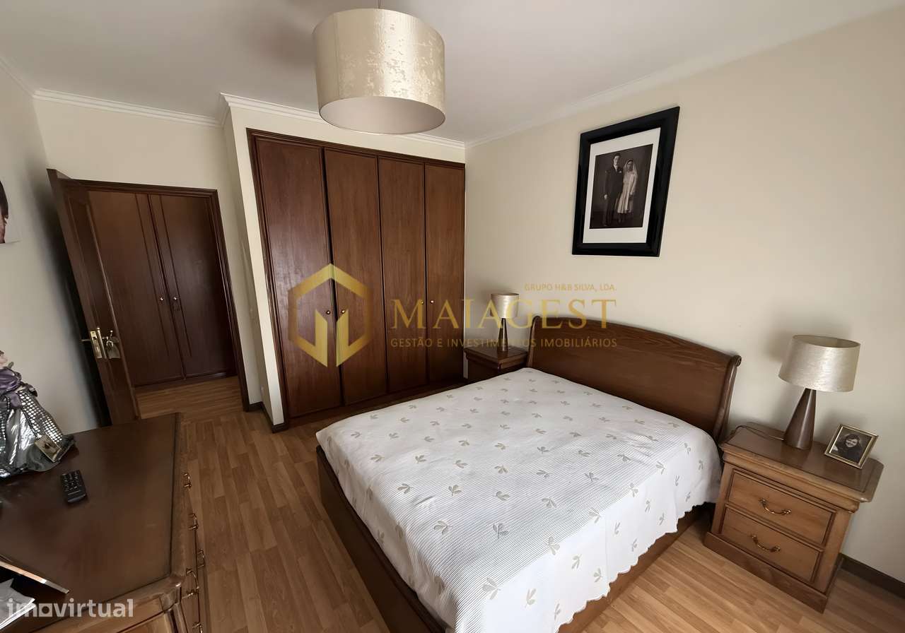 Apartamento T2 Renovado na Madalena com Garagem e Arrumos-21