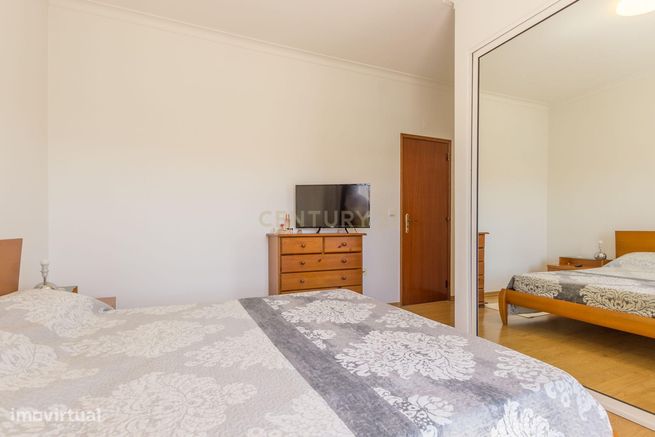 Moradia Geminada T3+1 com Jardim e Garagem-14