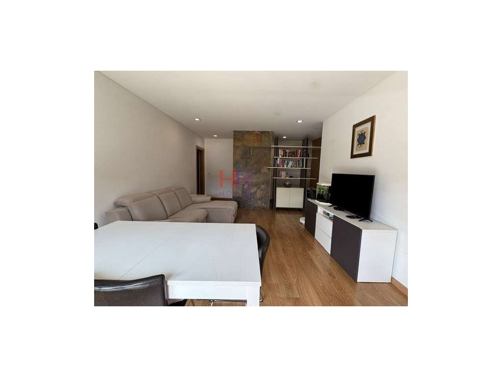 Quinta da Portela Vende-se T2 com garagem dupla.-8