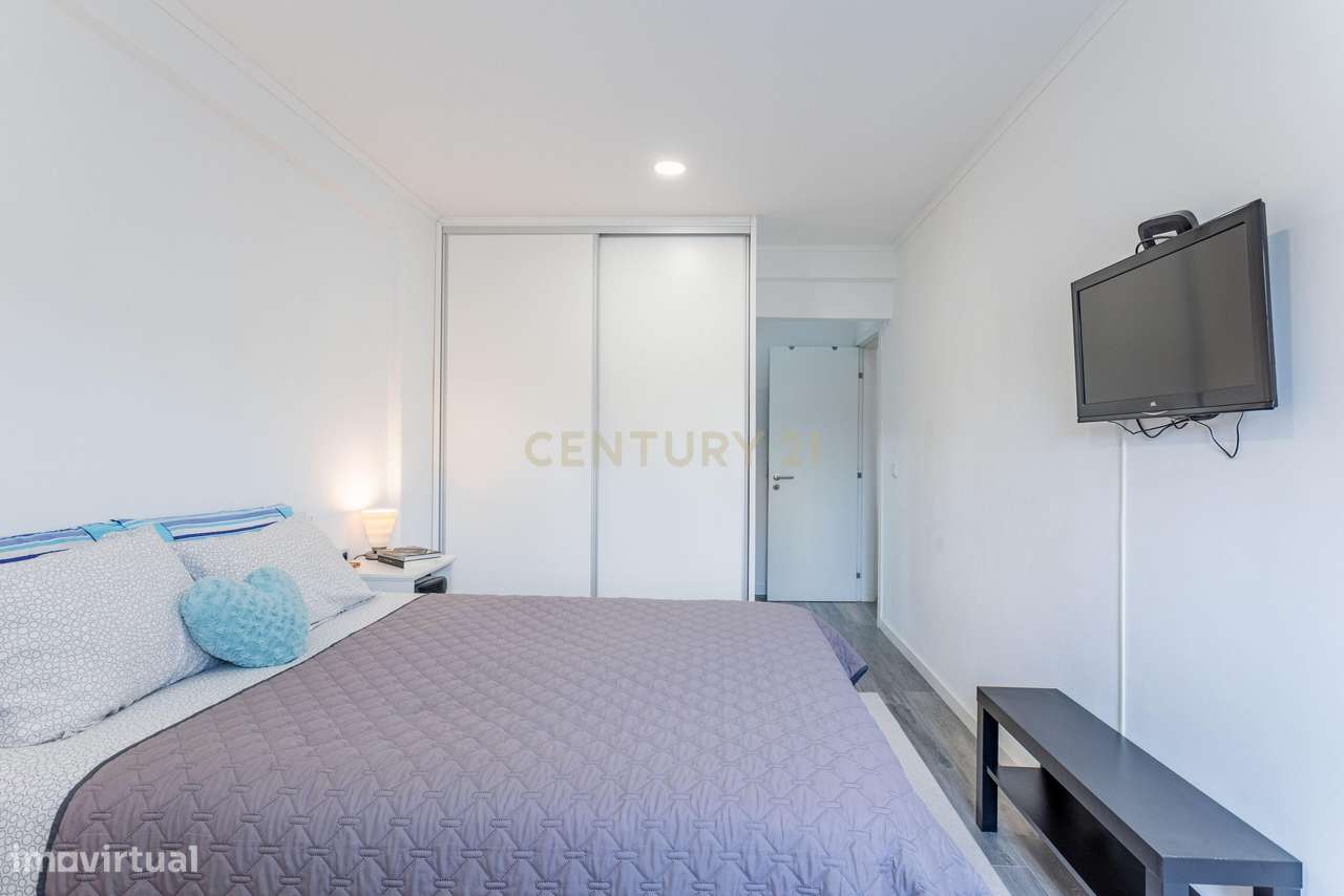 Quarto Suite Mobilado para Arrendamento em Miraflores - Grande imagem: 3/18