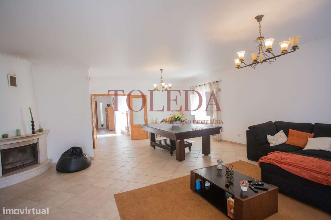 Moradia Isolada T4 em Azeitão com Piscina, Garagem e Churrasqueira-20