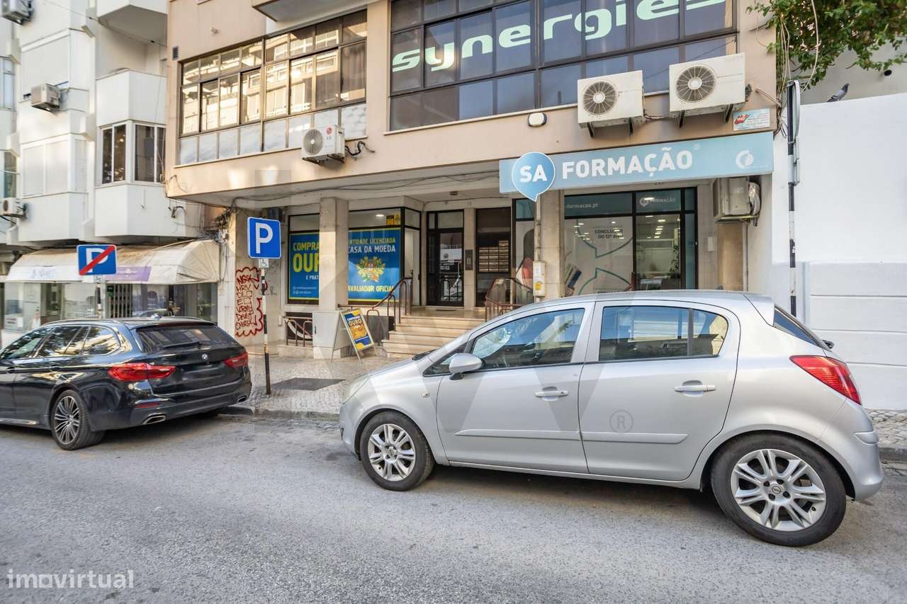 Apartamento T2 na Rua da Liberdade em Almada-33