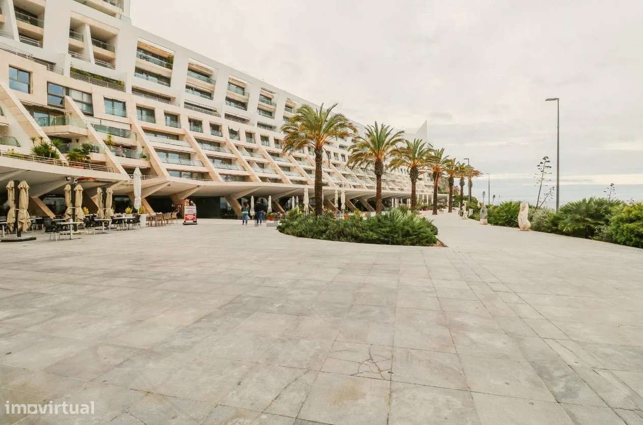 Espaço Comercial na conhecida Praça da Califórnia, em Sesimbra-17