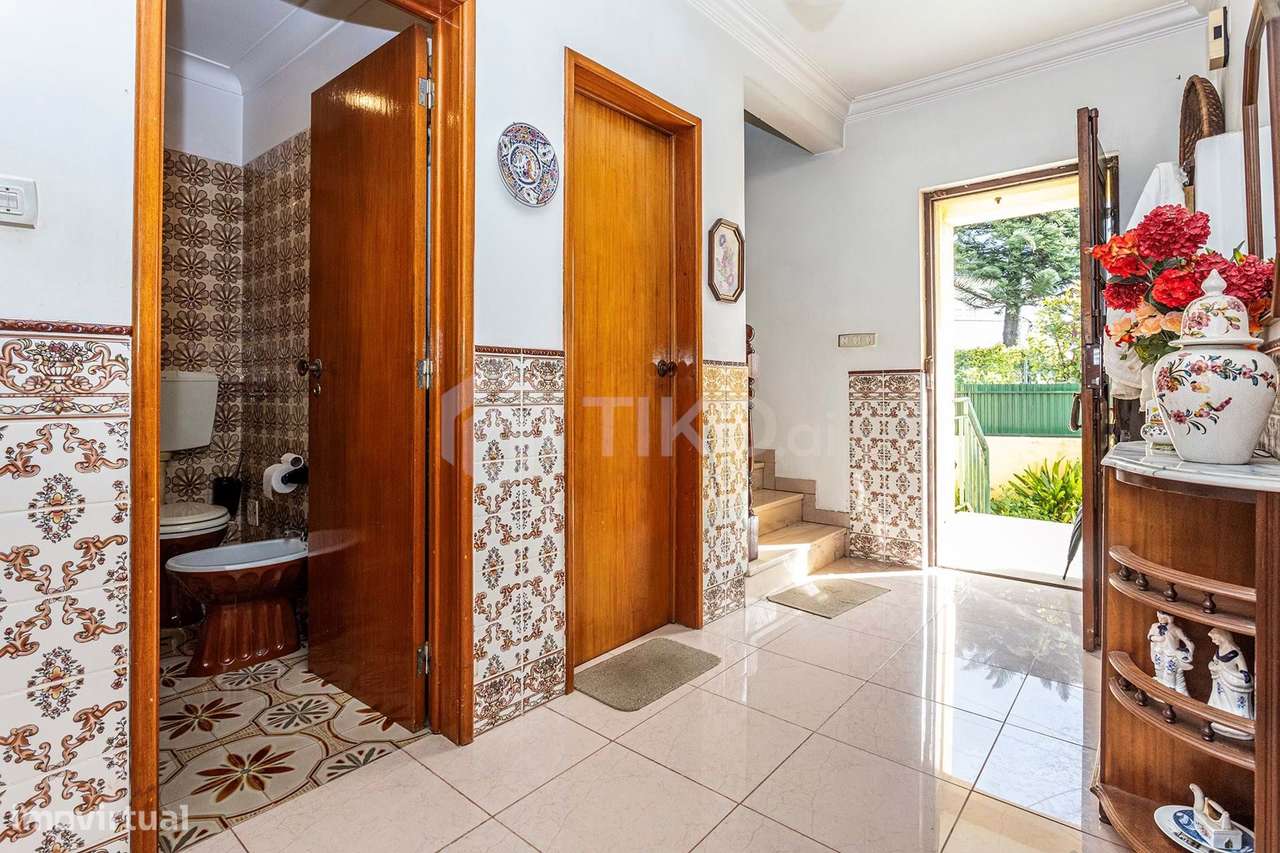 MORADIA GEMINADA À  VENDA EM PORTO SALVO– 3 PISOS, 2 FRENTES-11