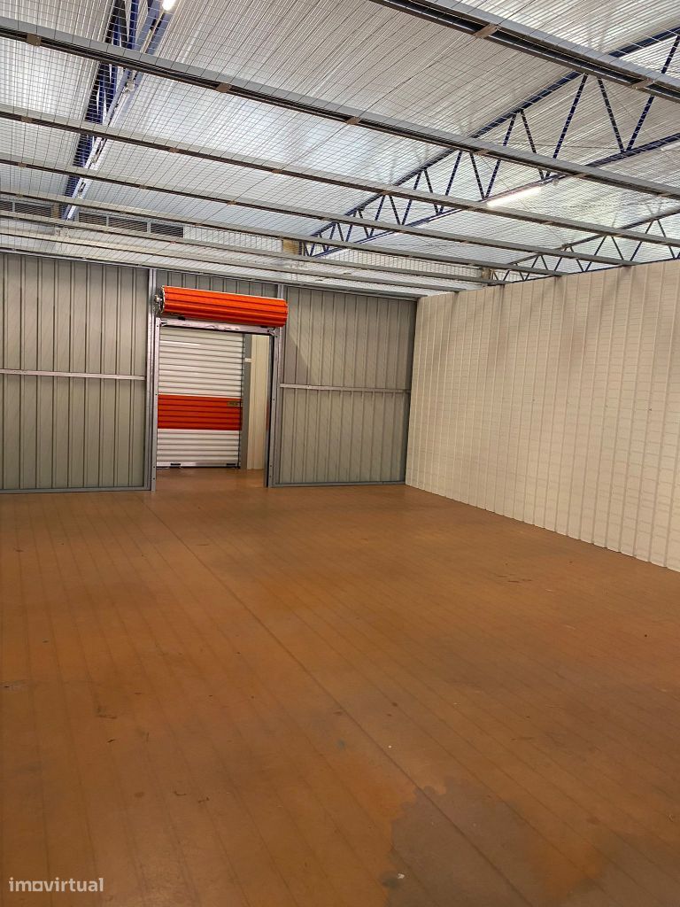 Alugamos armazéns de 20 a 300 m2 - Aproveite a nossa campanha 9,9€/m2 - Grande imagem: 1/7