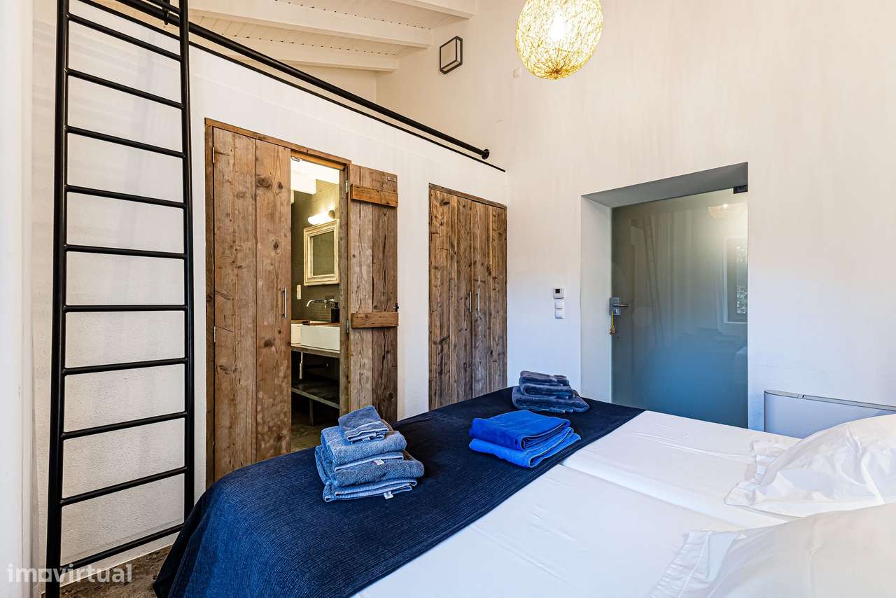 Villa T4 contemporânea à beira do rio no coração do Algarve-32