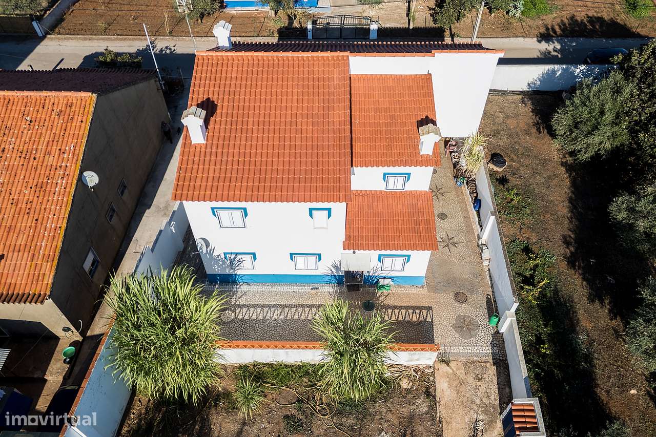 Moradia Isolada T4+2 com 245 m2 em Lote com 961 m2 na Aldeia de Nora,-44