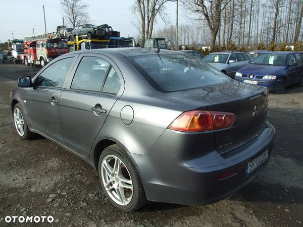 Mitsubishi Lancer 1.5 Inform - 8