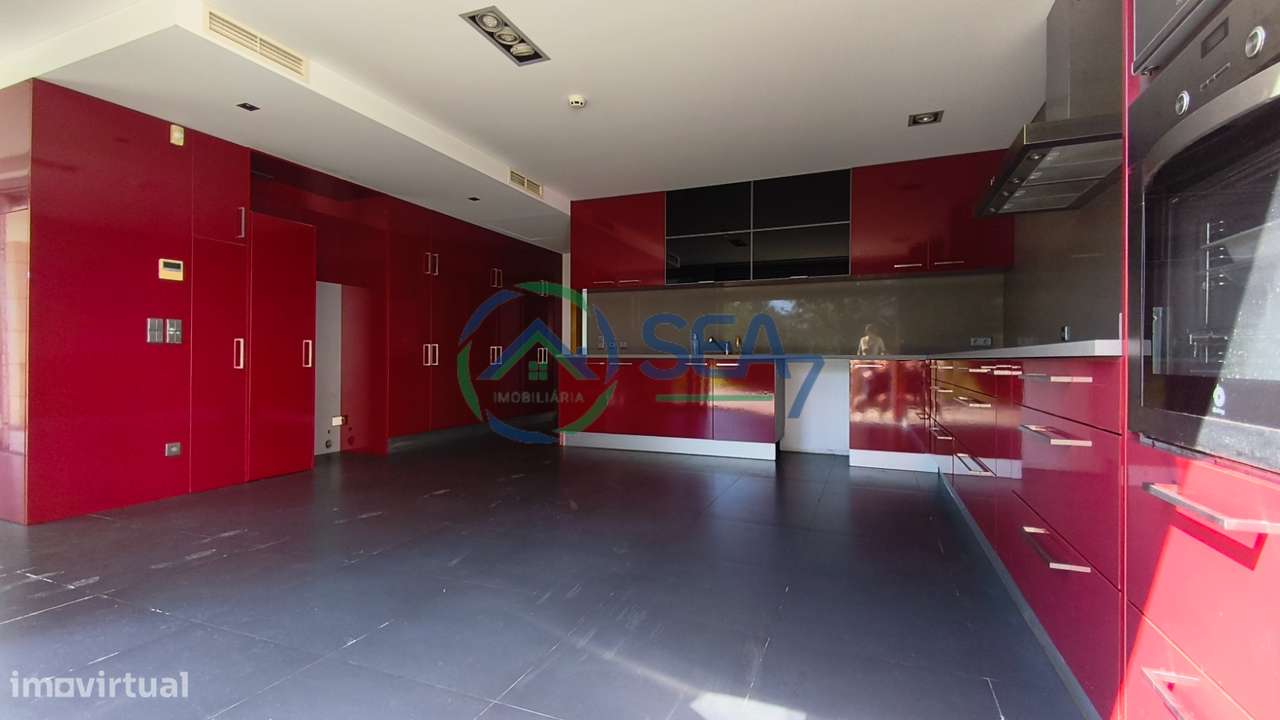 Moradia T6 com grande terreno, Meadela-15