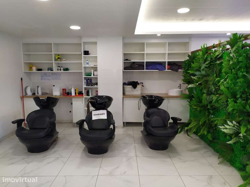 Cabeleireiro com 150m2 na Amadora - Estação-8