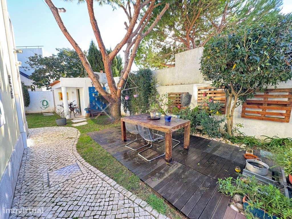 single-family residential building, with a T6 layout, comprising gr...-33