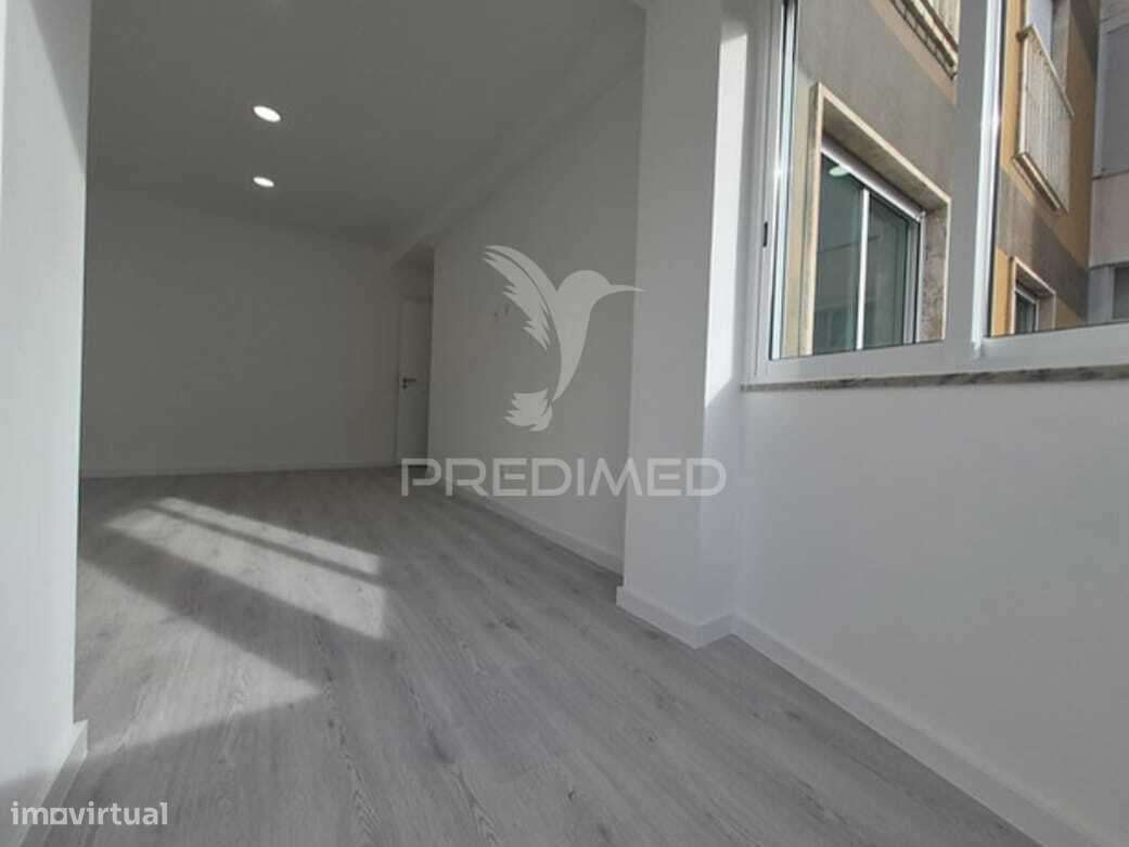 Apartamento T2 no Laranjeiro, Almada-8