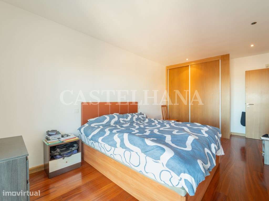 Moradia T4+1 com jardim, terraços e garagem privada, próxima a Mari...-26