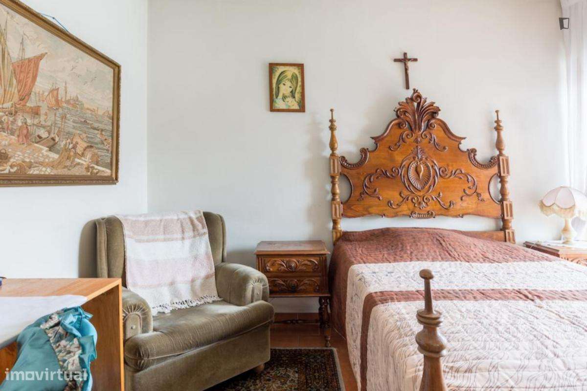 Quarto - localizado em Pedrouços Porto - Grande imagem: 2/6