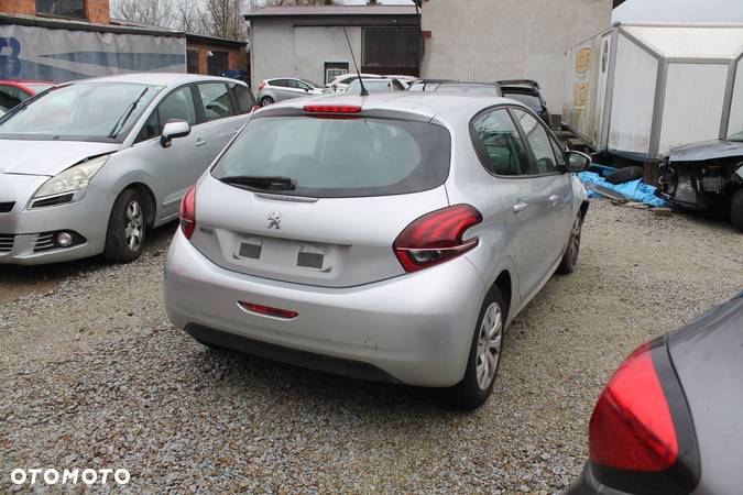 Peugeot 208 - 5