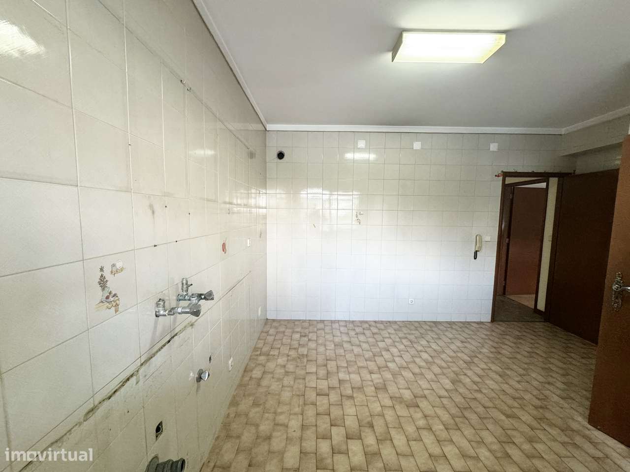 Apartamento T2 na Avenida Doutor Renato Araújo-8